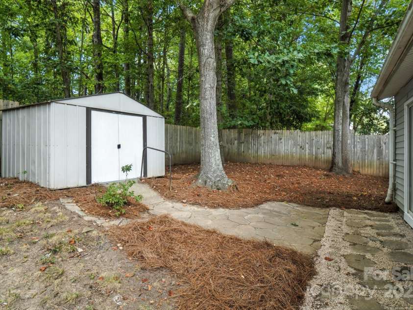 506 Lisa Carol Drive, Mooresville, NC 28115.  MLS# CAR4287878, YatesRealty ID 33946. 