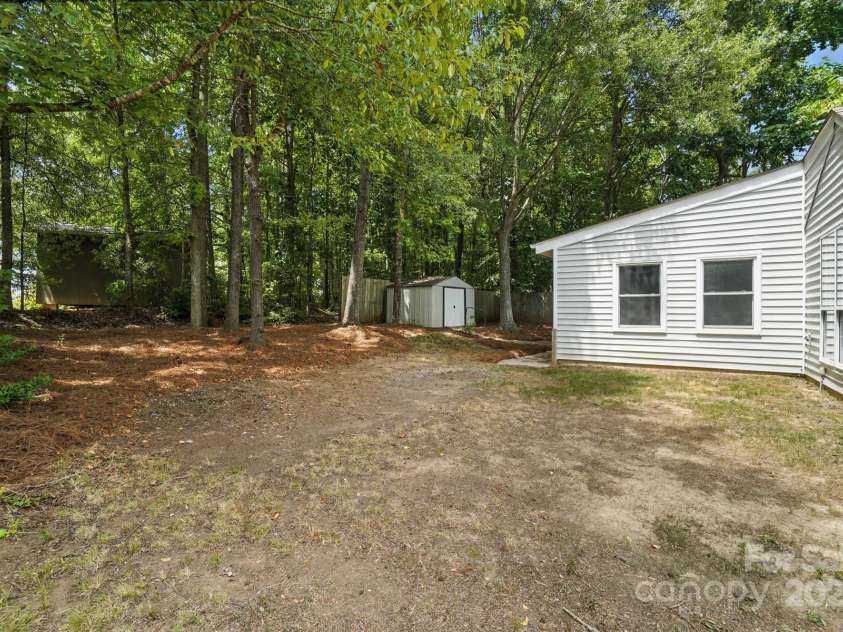 506 Lisa Carol Drive, Mooresville, NC 28115.  MLS# CAR4287878, YatesRealty ID 33946. 