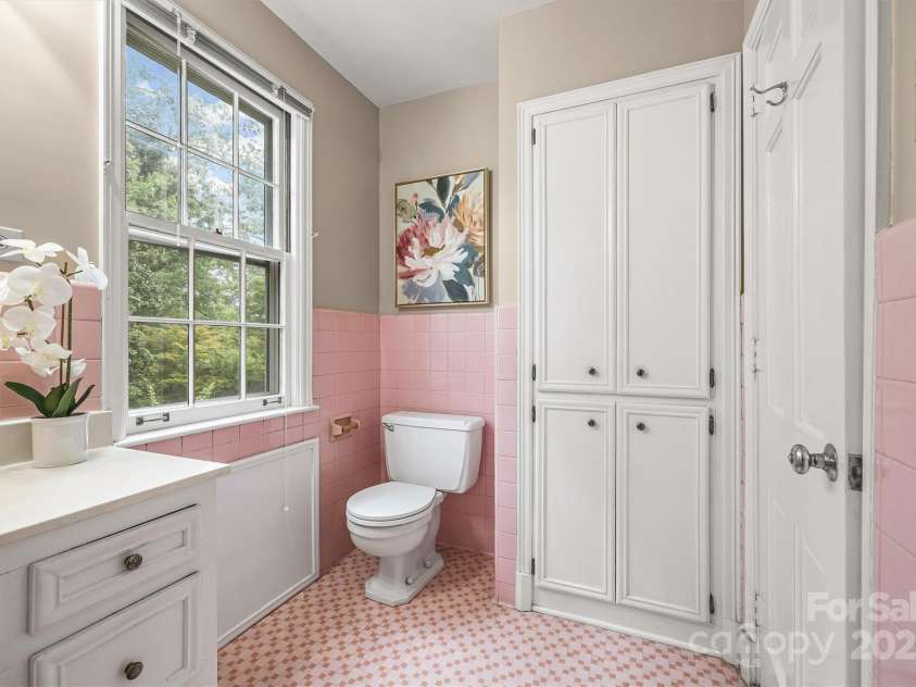 626 Oakwood Lane, Rock Hill, SC 29730.  MLS# CAR4283798, YatesRealty ID 33947. Bathroom 2