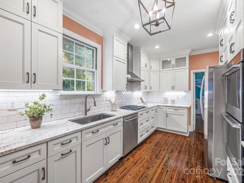 626 Oakwood Lane, Rock Hill, SC 29730.  MLS# CAR4283798, YatesRealty ID 33947. Beautiful Kitchen w/abundant storage