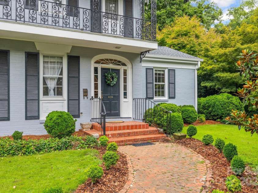 626 Oakwood Lane, Rock Hill, SC 29730.  MLS# CAR4283798, YatesRealty ID 33947. Front Walk