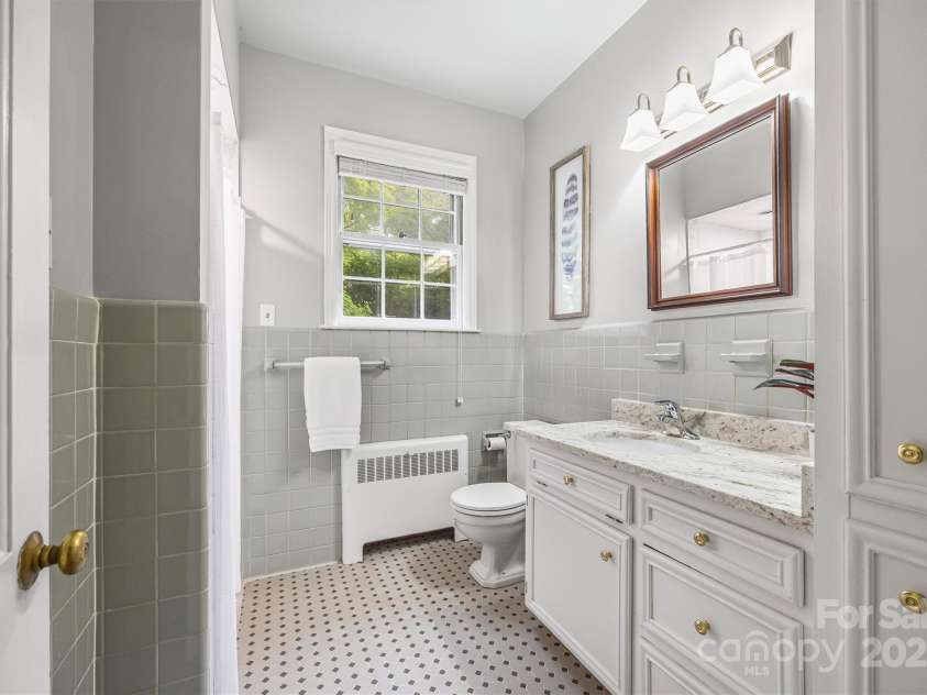 626 Oakwood Lane, Rock Hill, SC 29730.  MLS# CAR4283798, YatesRealty ID 33947. Master Bath