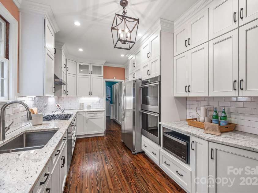 626 Oakwood Lane, Rock Hill, SC 29730.  MLS# CAR4283798, YatesRealty ID 33947. Professionally designed kitchen