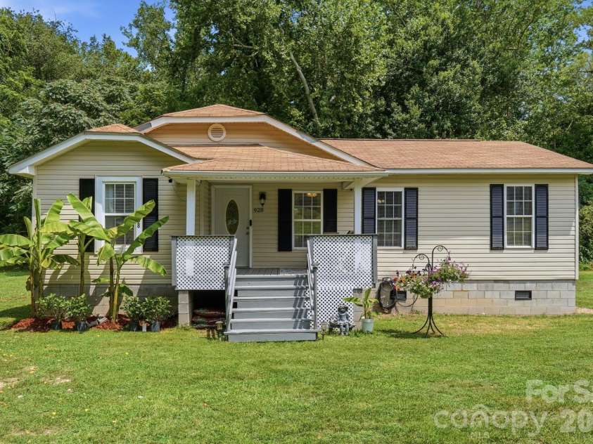 928 Oval Street, Kannapolis, NC 28081.  MLS# CAR4397869, YatesRealty ID 33947. 