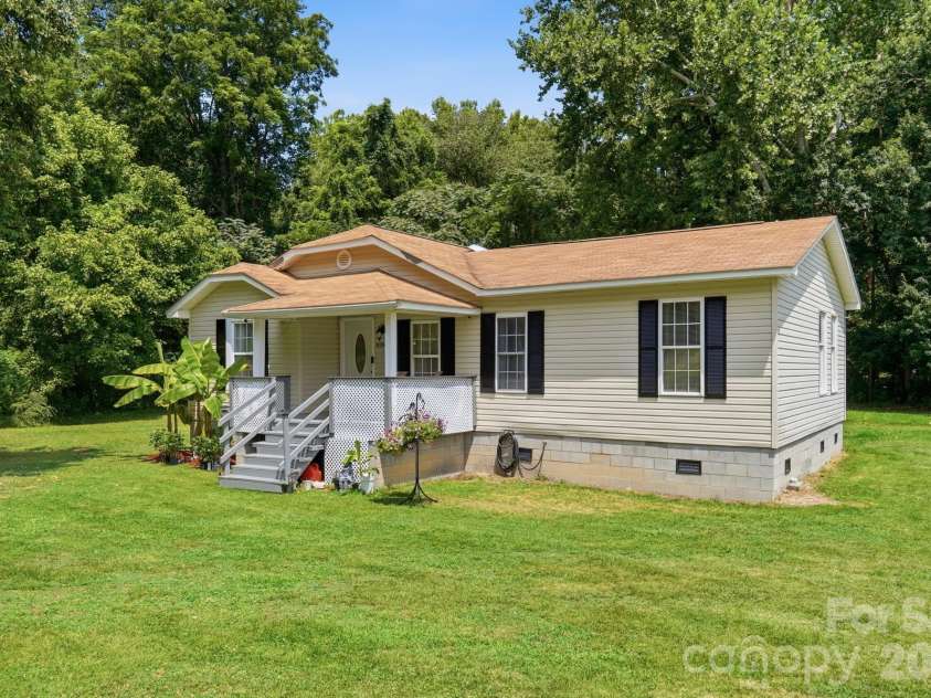 928 Oval Street, Kannapolis, NC 28081.  MLS# CAR4397869, YatesRealty ID 33947. 