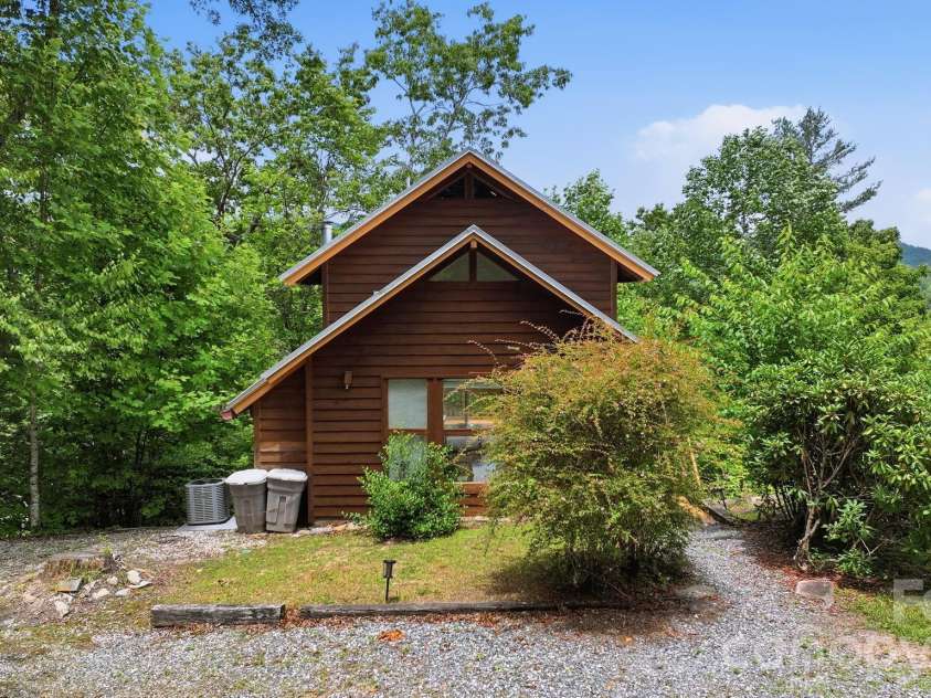 11150 Highway 19W Highway, Bryson City, NC 28713.  MLS# CAR4394806, YatesRealty ID 33948. Front of Guest House