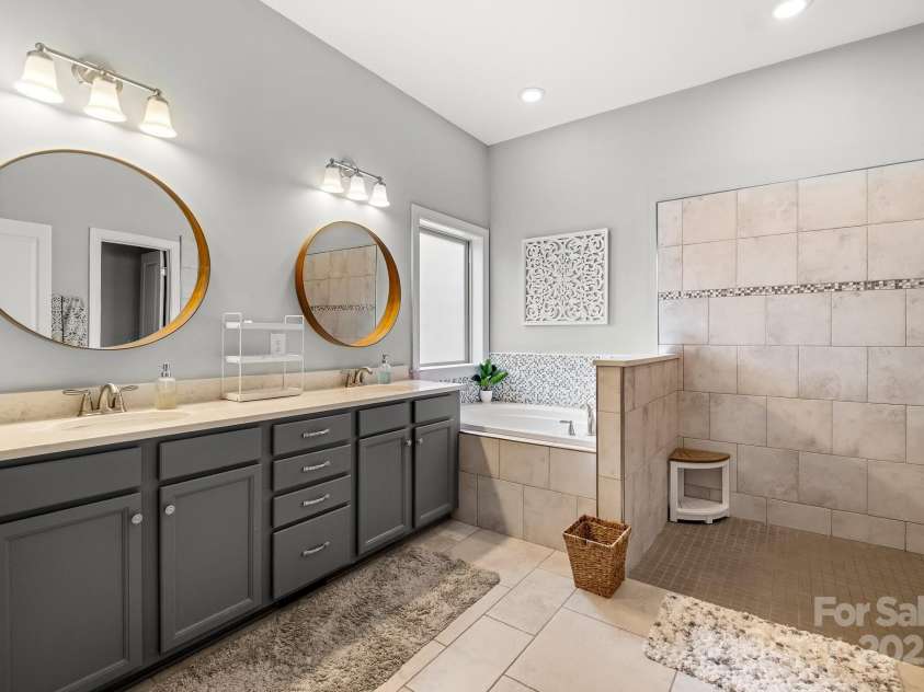 14708 Old Vermillion Drive, Huntersville, NC 28078.  MLS# CAR4291123, YatesRealty ID 33948. 