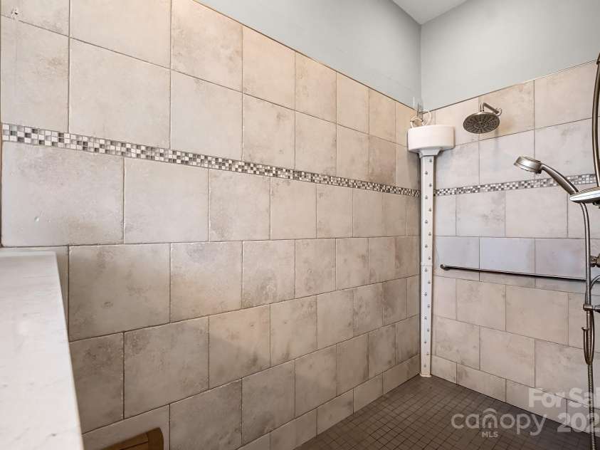14708 Old Vermillion Drive, Huntersville, NC 28078.  MLS# CAR4291123, YatesRealty ID 33948. 
