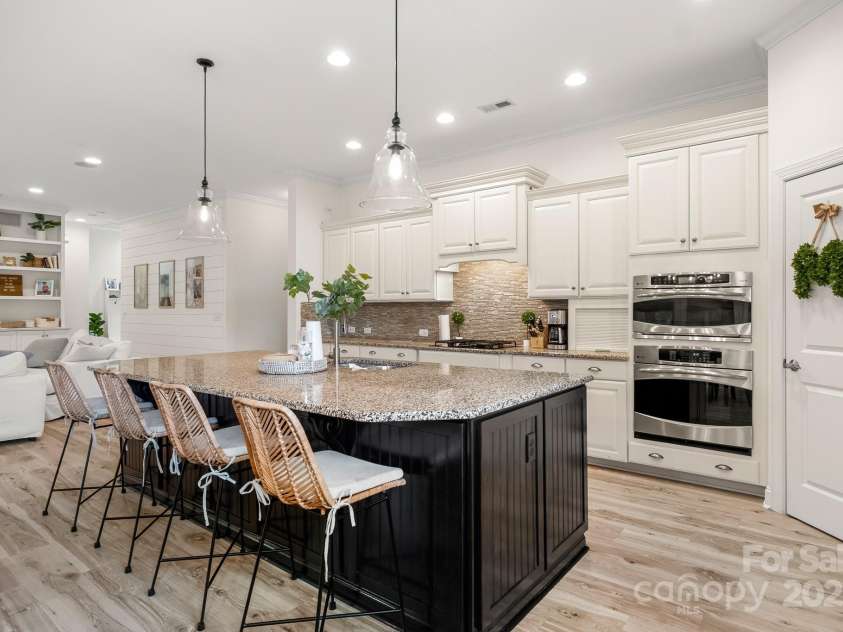 14708 Old Vermillion Drive, Huntersville, NC 28078.  MLS# CAR4291123, YatesRealty ID 33948. 