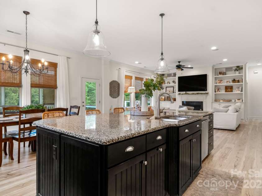 14708 Old Vermillion Drive, Huntersville, NC 28078.  MLS# CAR4291123, YatesRealty ID 33948. 