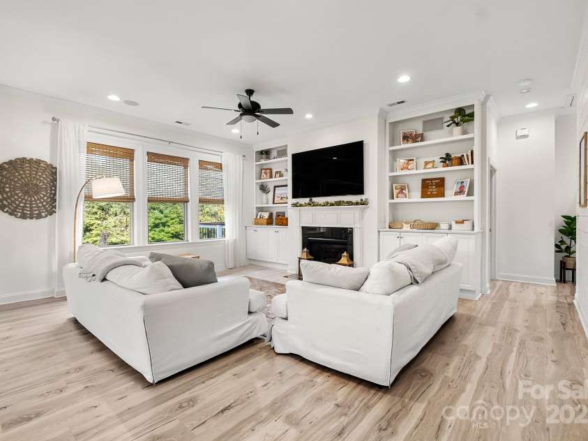 14708 Old Vermillion Drive, Huntersville, NC 28078.  MLS# CAR4291123, YatesRealty ID 33948. 