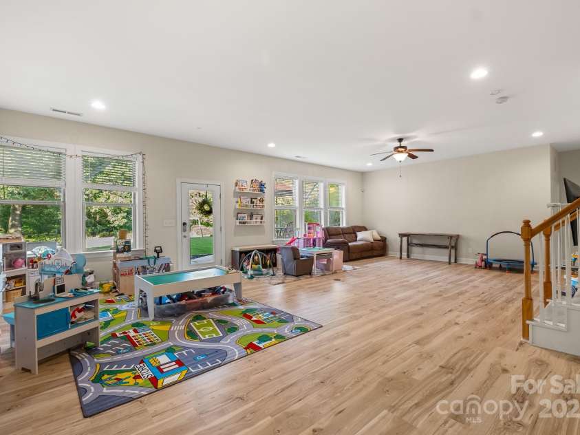 14708 Old Vermillion Drive, Huntersville, NC 28078.  MLS# CAR4291123, YatesRealty ID 33948. 