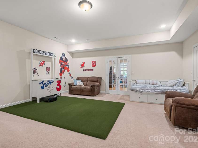 14708 Old Vermillion Drive, Huntersville, NC 28078.  MLS# CAR4291123, YatesRealty ID 33948. 