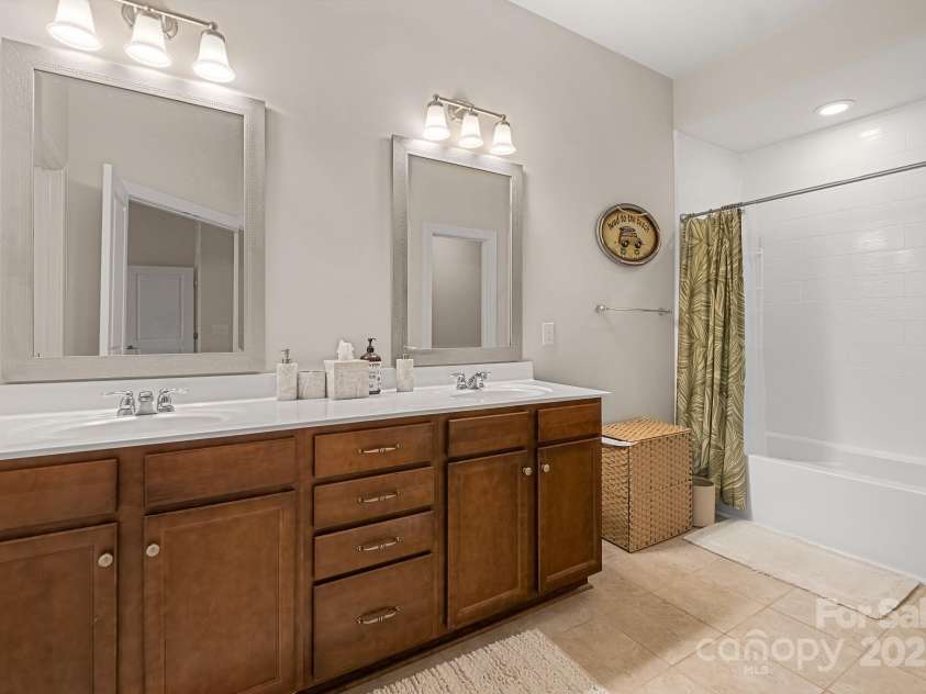 14708 Old Vermillion Drive, Huntersville, NC 28078.  MLS# CAR4291123, YatesRealty ID 33948. 