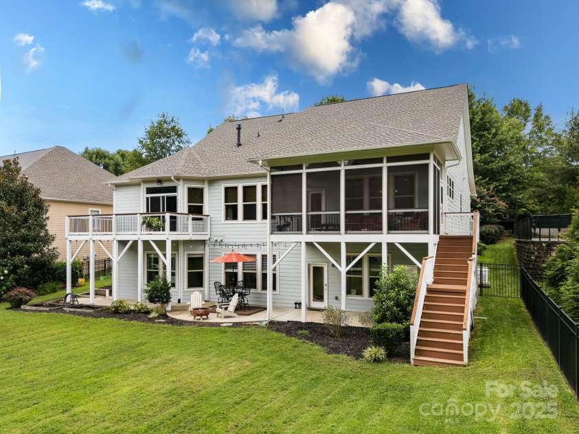 14708 Old Vermillion Drive, Huntersville, NC 28078.  MLS# CAR4291123, YatesRealty ID 33948. 
