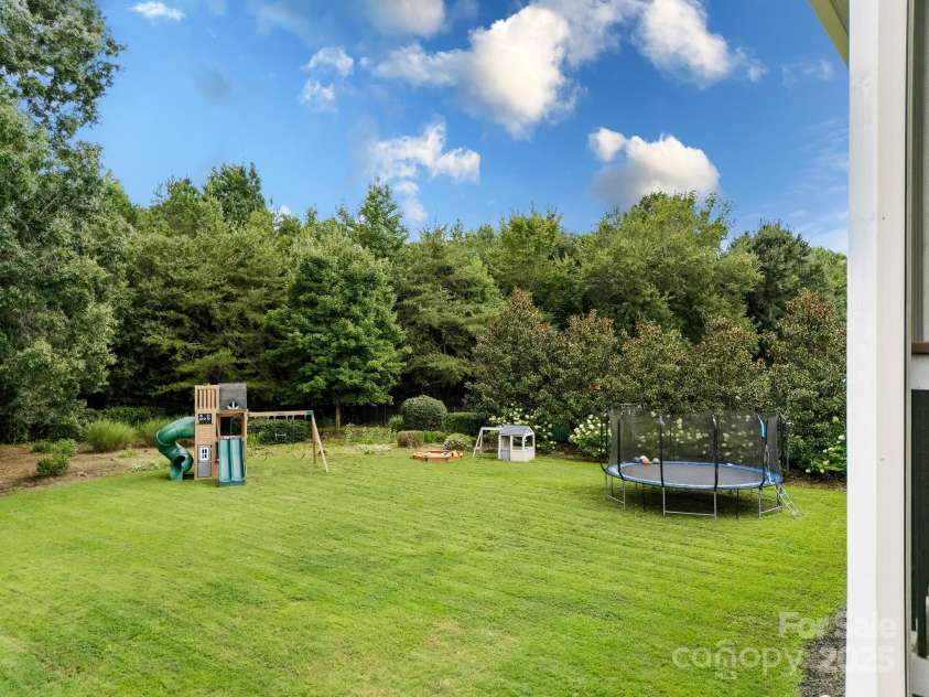 14708 Old Vermillion Drive, Huntersville, NC 28078.  MLS# CAR4291123, YatesRealty ID 33948. 