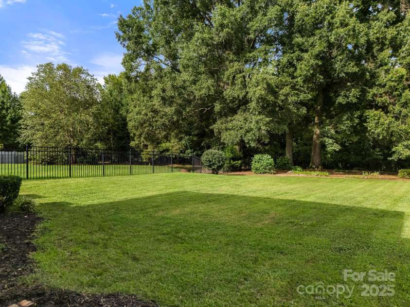 14708 Old Vermillion Drive, Huntersville, NC 28078.  MLS# CAR4291123, YatesRealty ID 33948. 