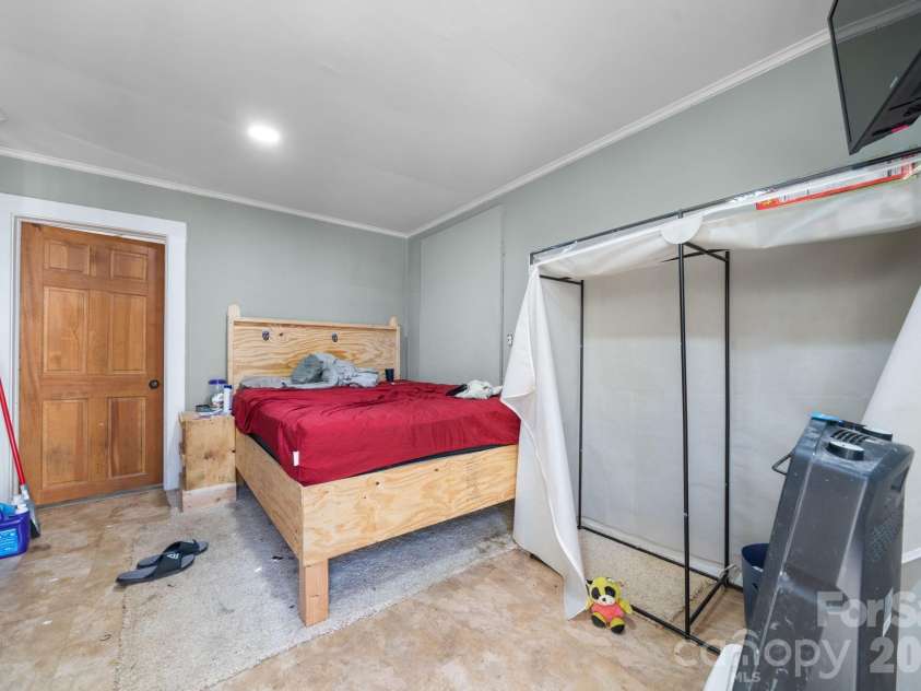 1101 College Avenue, Lenoir, NC 28645.  MLS# CAR4345154, YatesRealty ID 3395. 