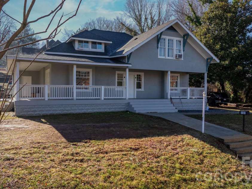 1101 College Avenue, Lenoir, NC 28645.  MLS# CAR4345154, YatesRealty ID 3395. 