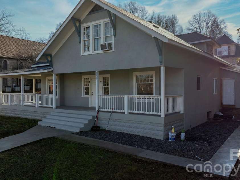 1101 College Avenue, Lenoir, NC 28645.  MLS# CAR4345154, YatesRealty ID 3395. 