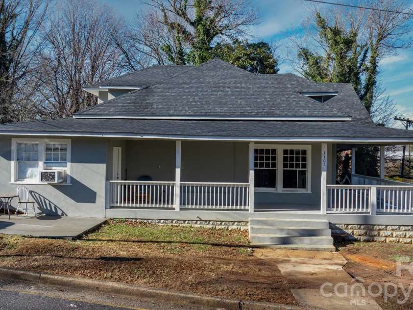 1101 College Avenue, Lenoir, NC 28645.  MLS# CAR4345154, YatesRealty ID 3395. 
