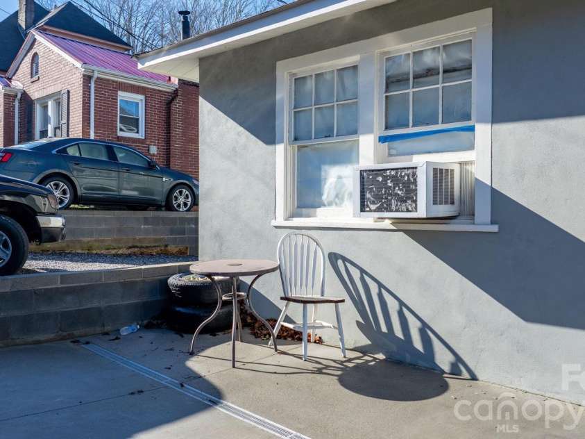 1101 College Avenue, Lenoir, NC 28645.  MLS# CAR4345154, YatesRealty ID 3395. 