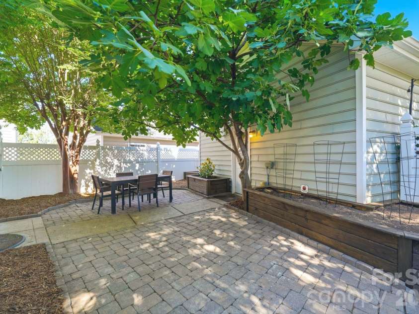 12115 Monteith Grove Drive, Huntersville, NC 28078.  MLS# CAR4396391, YatesRealty ID 33950. 