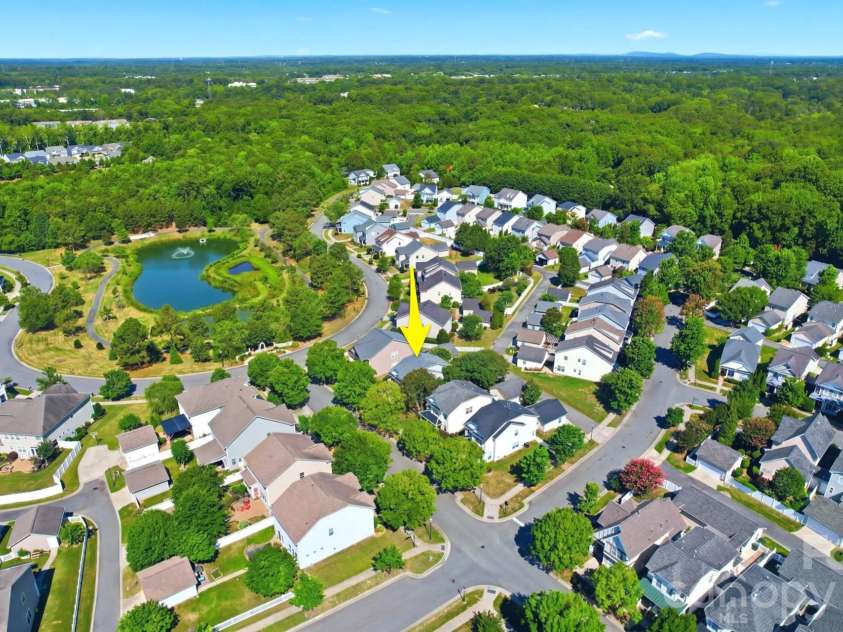 12115 Monteith Grove Drive, Huntersville, NC 28078.  MLS# CAR4396391, YatesRealty ID 33950. 