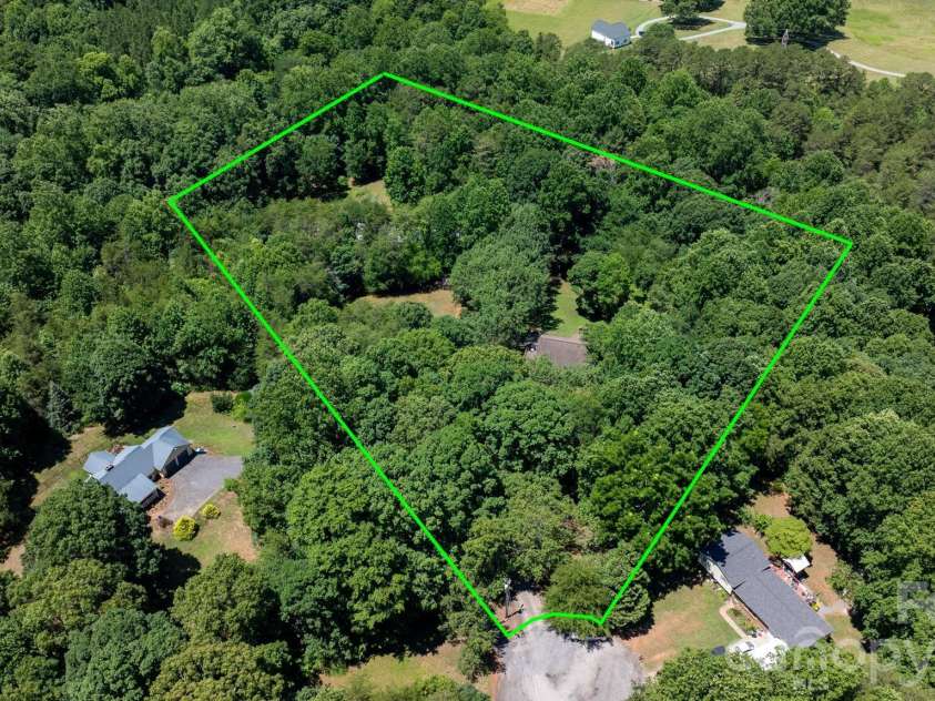 4093 Fairview Drive, Maiden, NC 28650.  MLS# CAR4381764, YatesRealty ID 33951. Appox. Lot Lines Overview