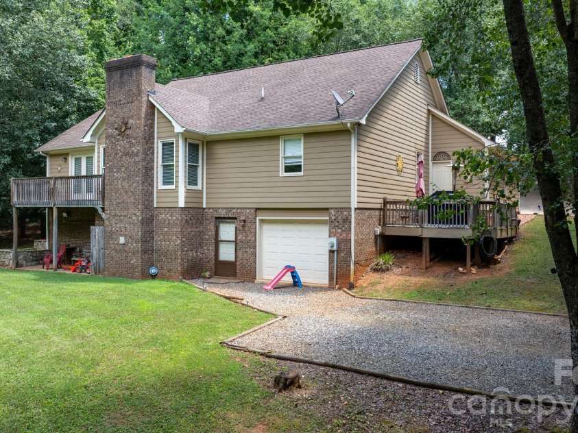 4093 Fairview Drive, Maiden, NC 28650.  MLS# CAR4381764, YatesRealty ID 33951. Back