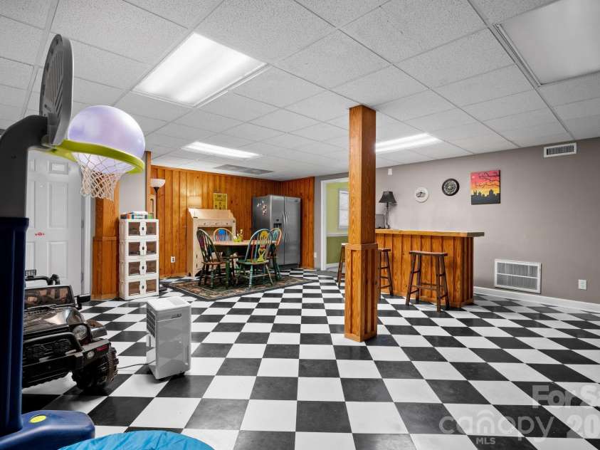 4093 Fairview Drive, Maiden, NC 28650.  MLS# CAR4381764, YatesRealty ID 33951. Basement Main Living Area