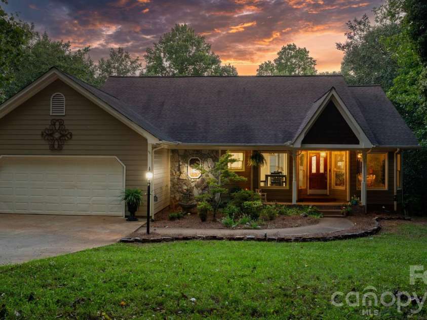4093 Fairview Drive, Maiden, NC 28650.  MLS# CAR4381764, YatesRealty ID 33951. Evening Front