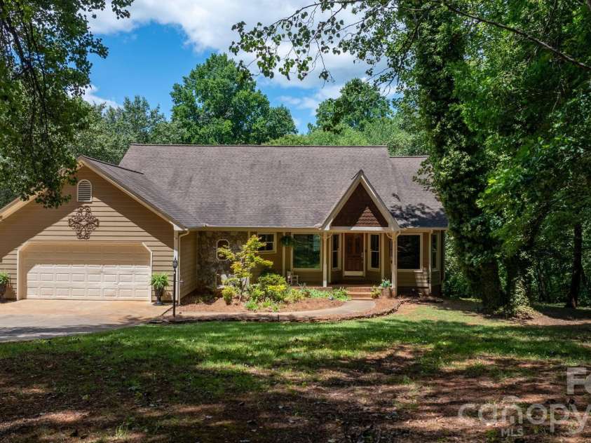 4093 Fairview Drive, Maiden, NC 28650.  MLS# CAR4381764, YatesRealty ID 33951. Front