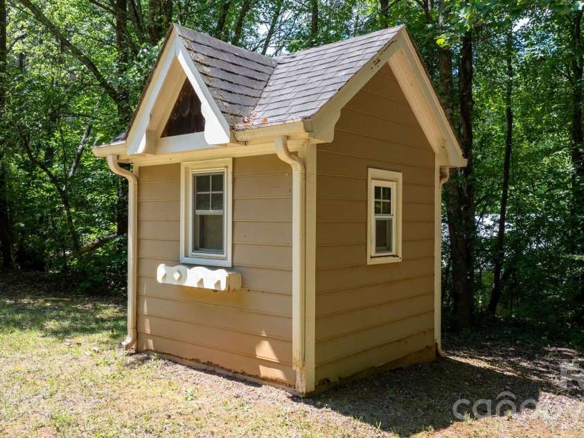 4093 Fairview Drive, Maiden, NC 28650.  MLS# CAR4381764, YatesRealty ID 33951. Well House