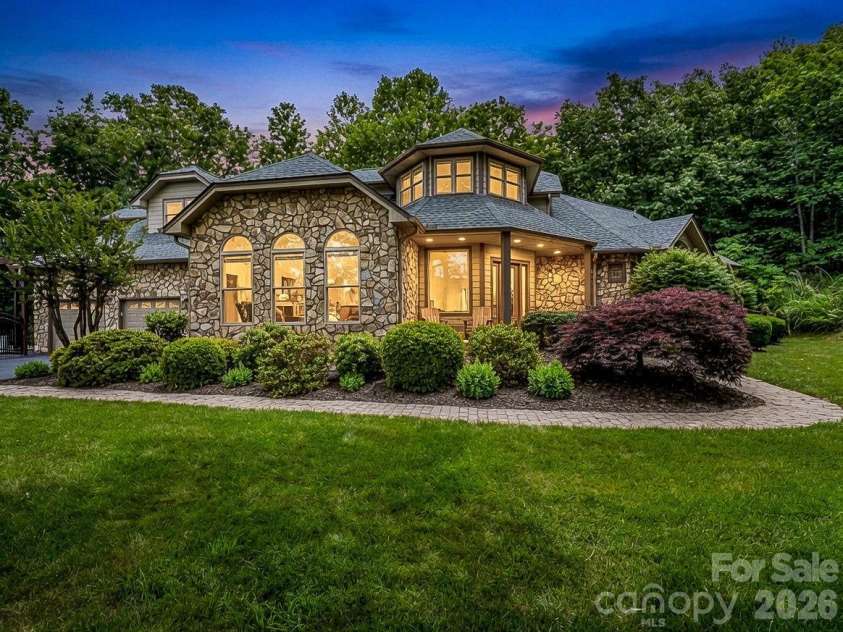 131 Arcadia Falls Way, Black Mountain, NC 28711.  MLS# CAR4397436, YatesRealty ID 33952. 