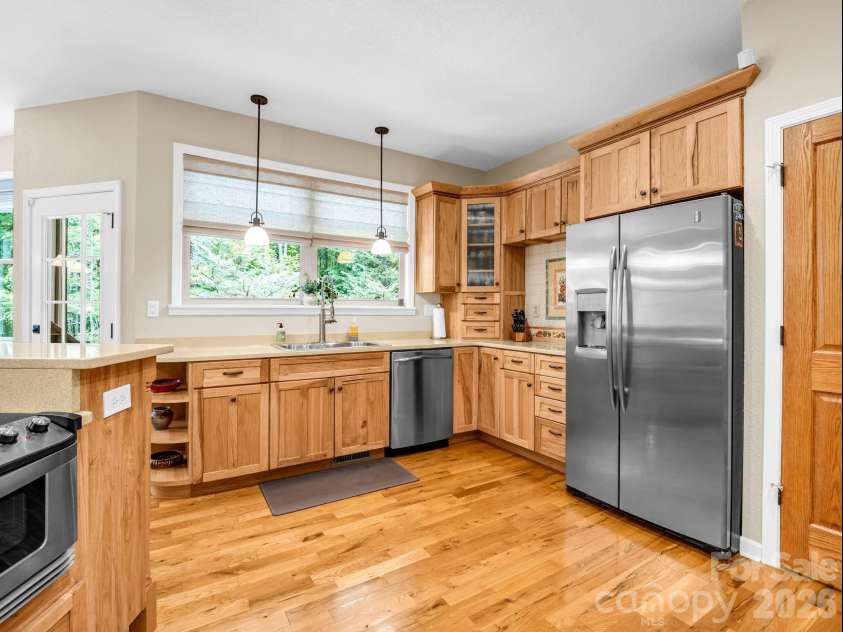 131 Arcadia Falls Way, Black Mountain, NC 28711.  MLS# CAR4397436, YatesRealty ID 33952. 