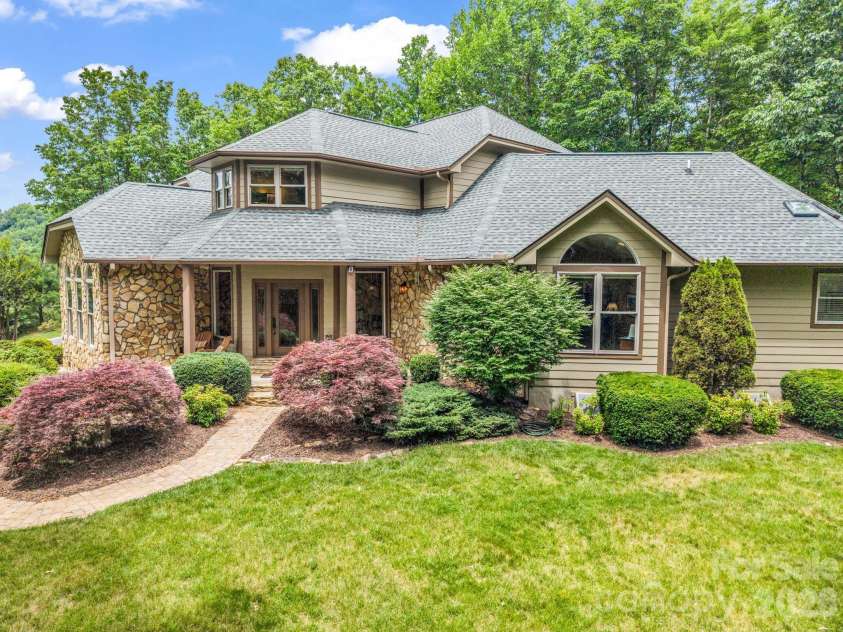 131 Arcadia Falls Way, Black Mountain, NC 28711.  MLS# CAR4397436, YatesRealty ID 33952. 