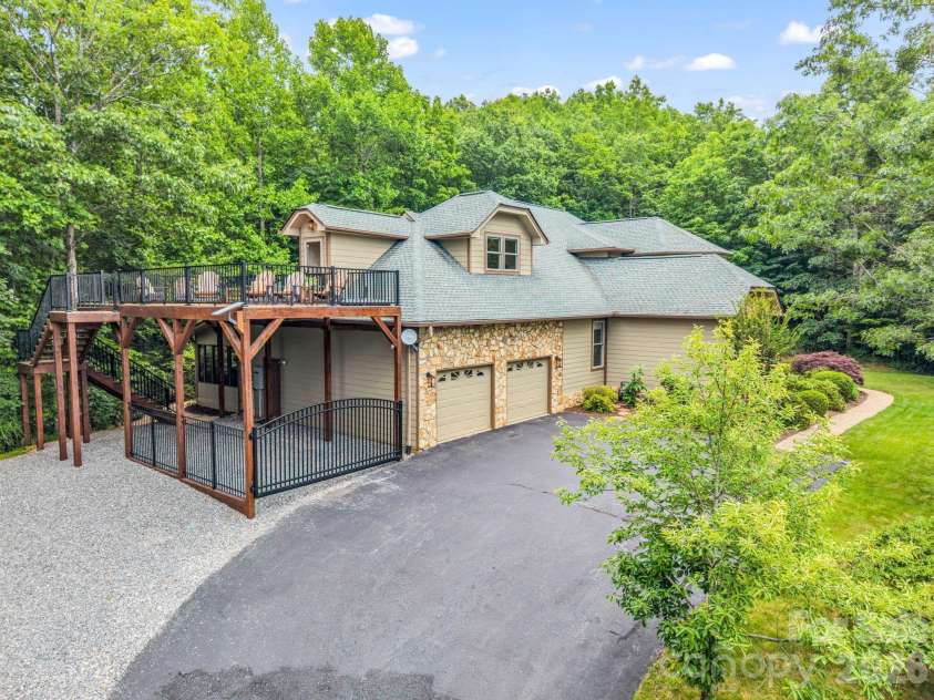 131 Arcadia Falls Way, Black Mountain, NC 28711.  MLS# CAR4397436, YatesRealty ID 33952. 