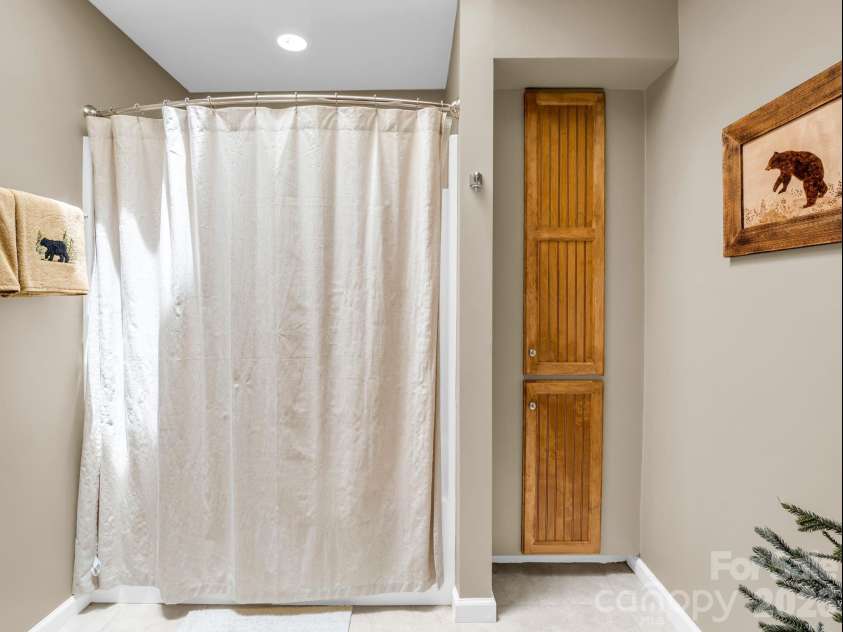 131 Arcadia Falls Way, Black Mountain, NC 28711.  MLS# CAR4397436, YatesRealty ID 33952. 