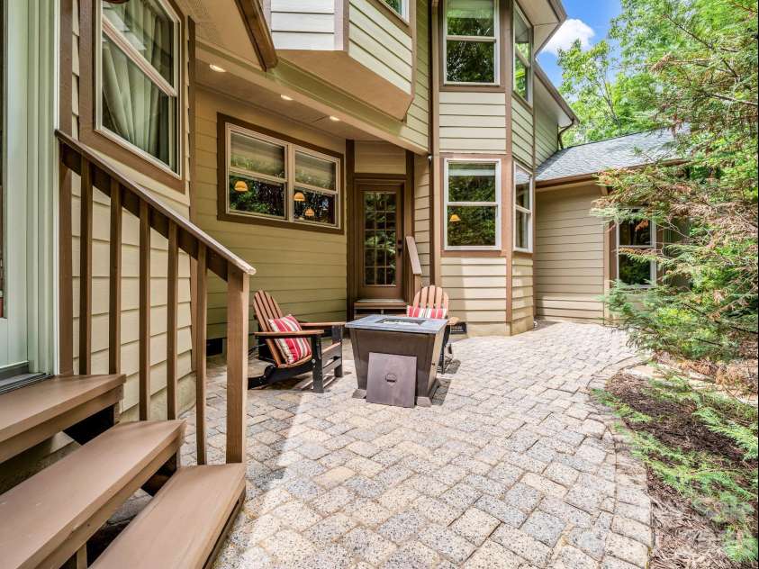 131 Arcadia Falls Way, Black Mountain, NC 28711.  MLS# CAR4397436, YatesRealty ID 33952. 