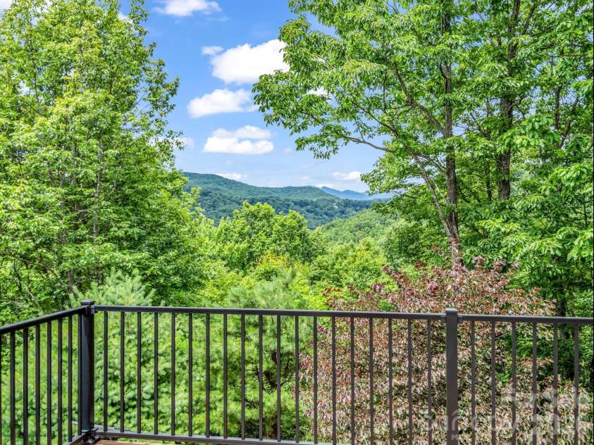 131 Arcadia Falls Way, Black Mountain, NC 28711.  MLS# CAR4397436, YatesRealty ID 33952. 