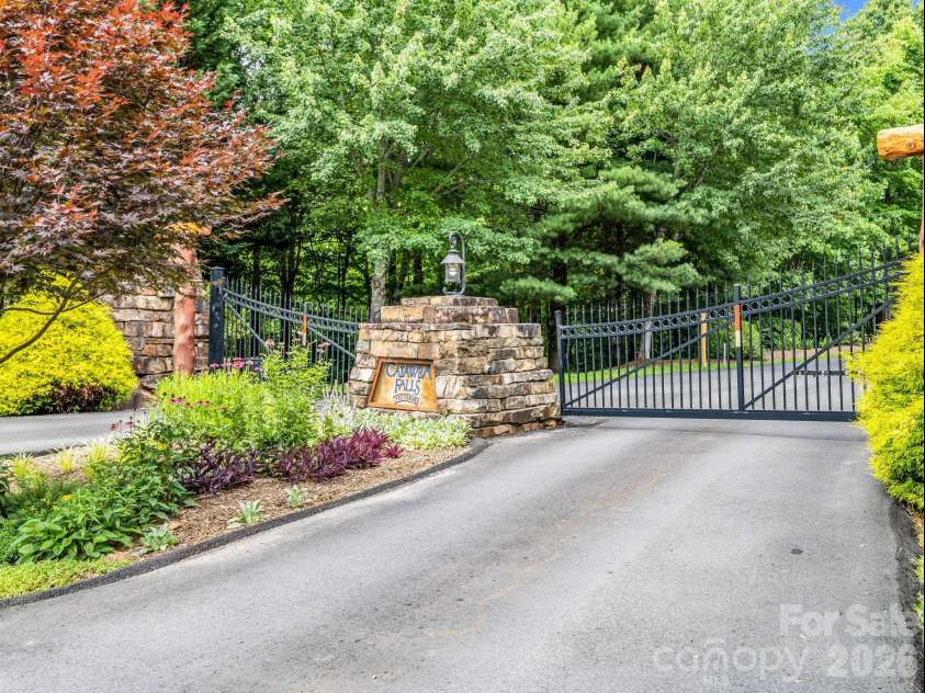 131 Arcadia Falls Way, Black Mountain, NC 28711.  MLS# CAR4397436, YatesRealty ID 33952. 