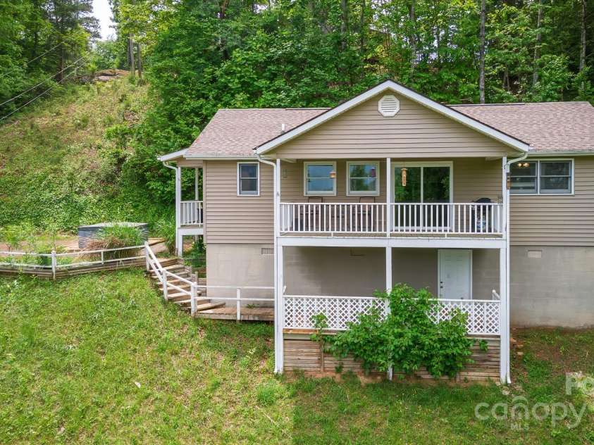 185 Chodl Lane, Franklin, NC 28734.  MLS# CAR4280164, YatesRealty ID 33952. 