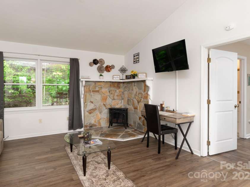 185 Chodl Lane, Franklin, NC 28734.  MLS# CAR4280164, YatesRealty ID 33952. 