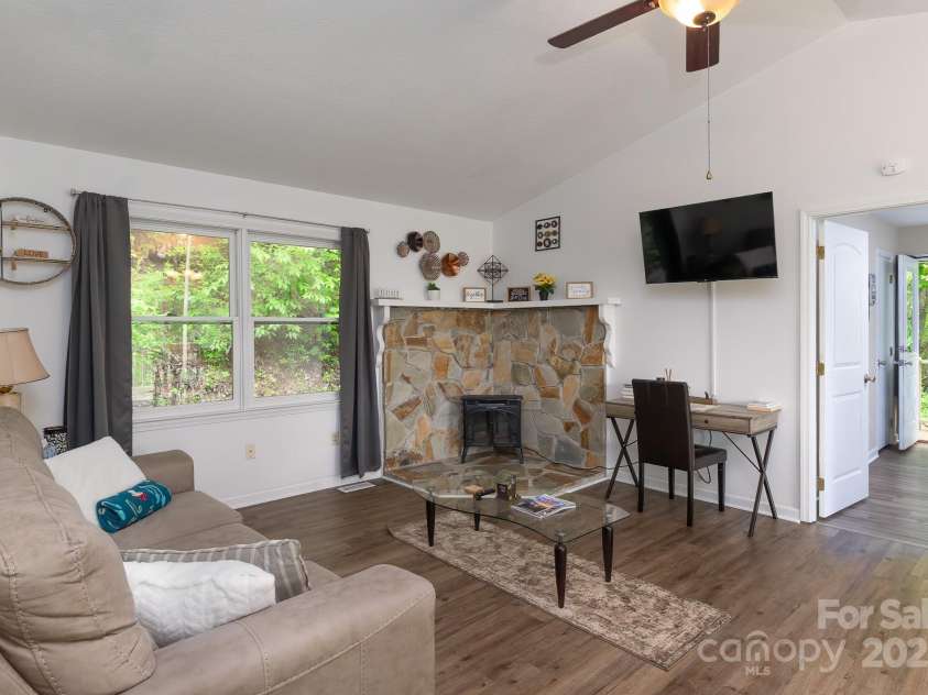 185 Chodl Lane, Franklin, NC 28734.  MLS# CAR4280164, YatesRealty ID 33952. 