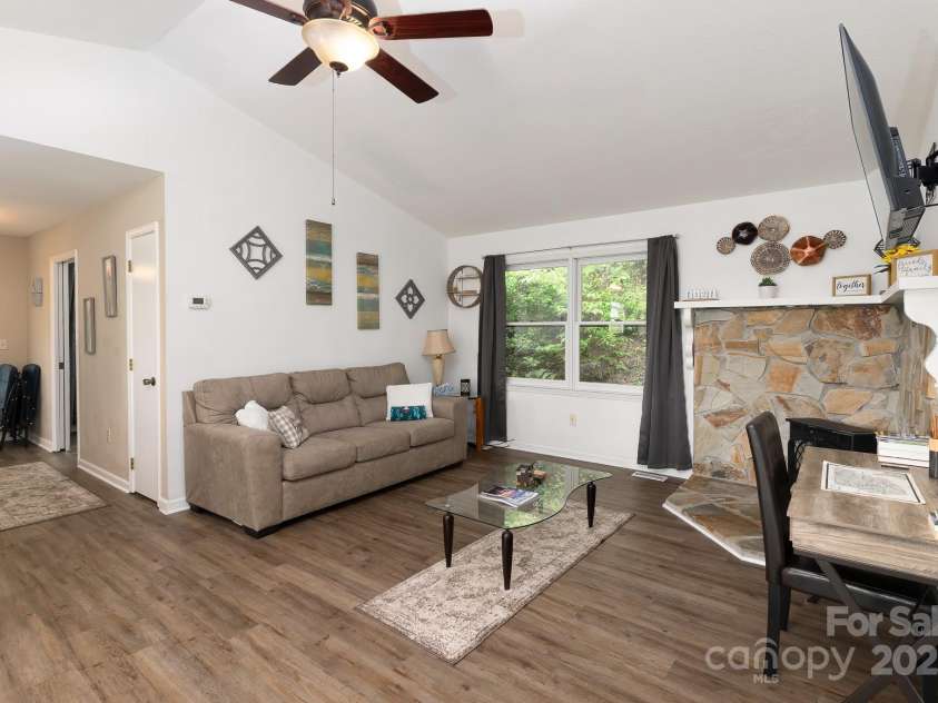 185 Chodl Lane, Franklin, NC 28734.  MLS# CAR4280164, YatesRealty ID 33952. 