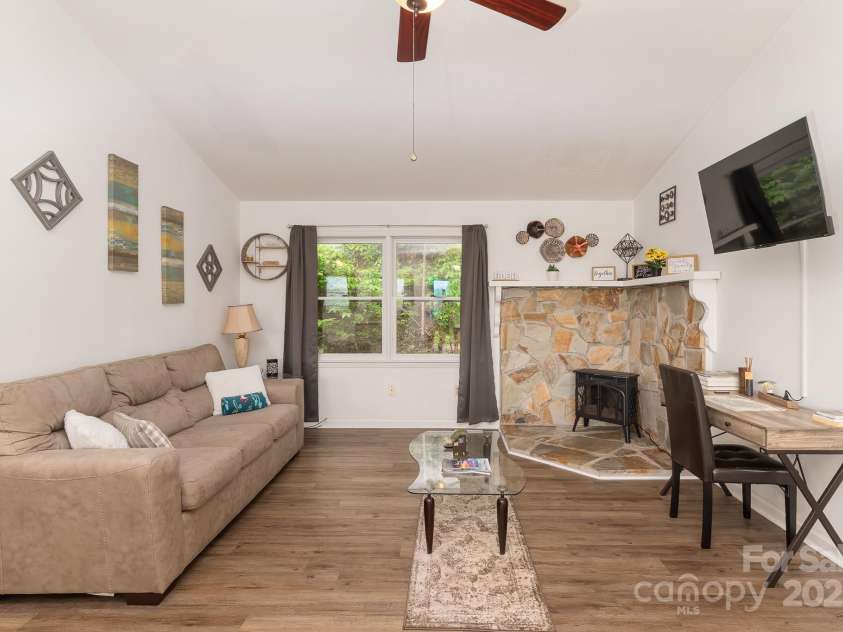 185 Chodl Lane, Franklin, NC 28734.  MLS# CAR4280164, YatesRealty ID 33952. 