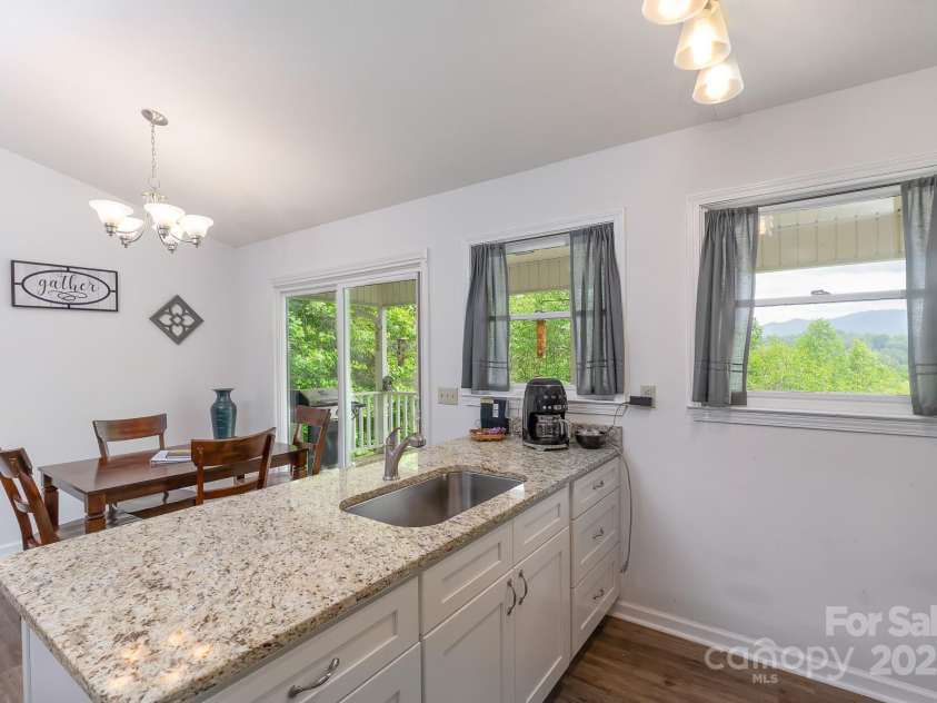 185 Chodl Lane, Franklin, NC 28734.  MLS# CAR4280164, YatesRealty ID 33952. 