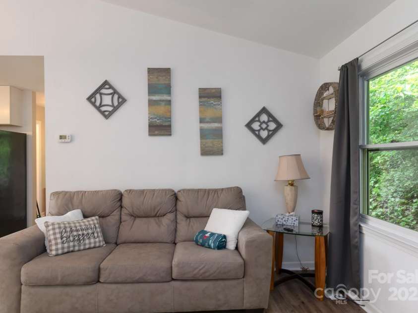 185 Chodl Lane, Franklin, NC 28734.  MLS# CAR4280164, YatesRealty ID 33952. 