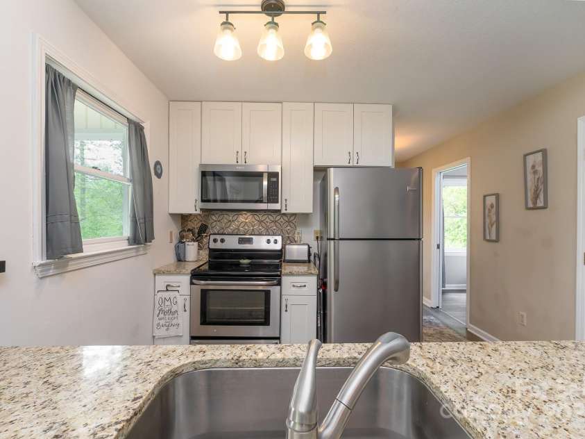 185 Chodl Lane, Franklin, NC 28734.  MLS# CAR4280164, YatesRealty ID 33952. 